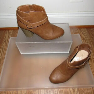 LC LAUREN CONRAD Bonbon Cognac Ankle Booties 8 Med